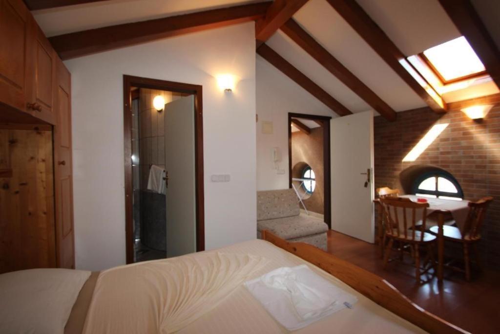 Lovely Studio Apartments Mali Raj Vrsar Exterior foto